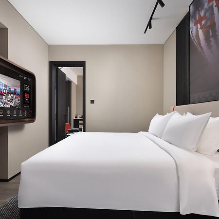 Radisson Red Hotel Zhuhai Gongbei Port Eksteriør bilde