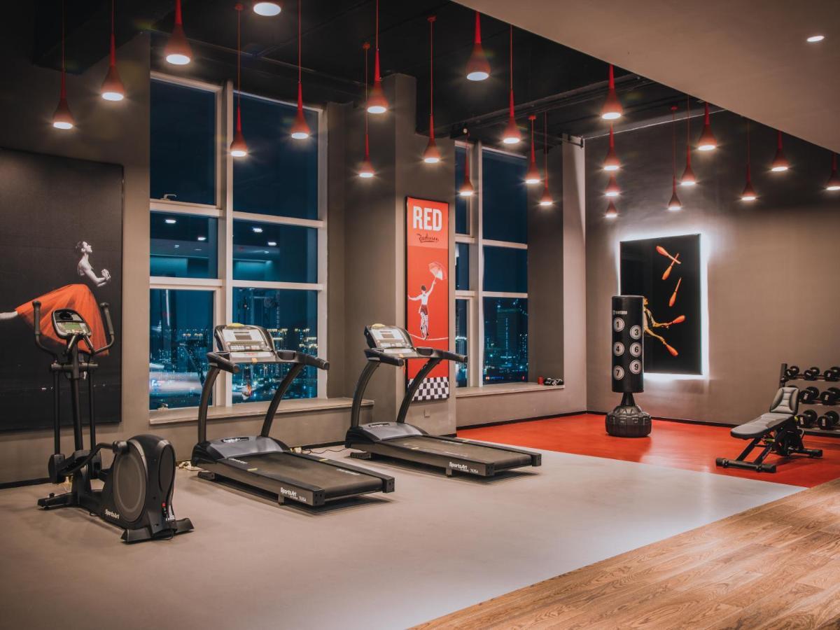 Radisson Red Hotel Zhuhai Gongbei Port Eksteriør bilde