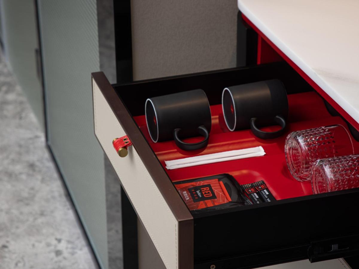 Radisson Red Hotel Zhuhai Gongbei Port Eksteriør bilde