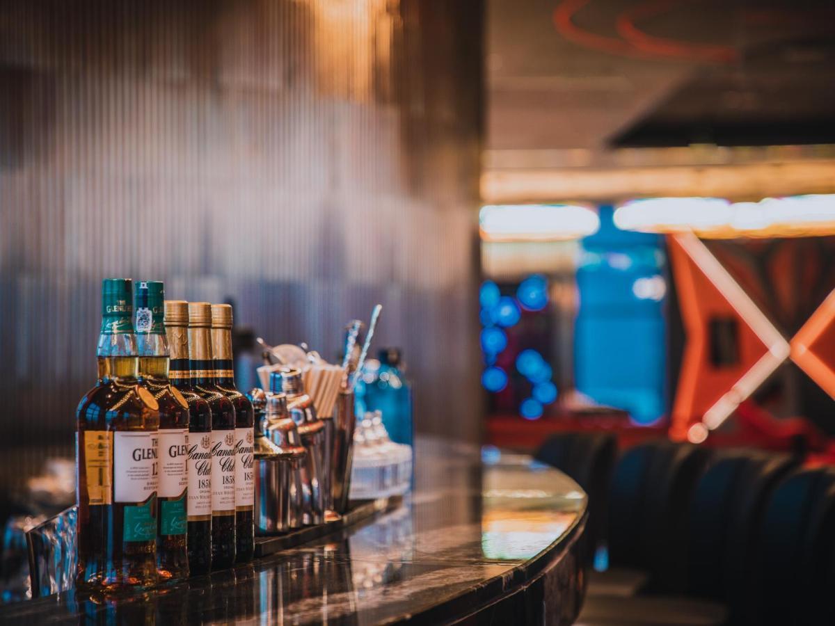 Radisson Red Hotel Zhuhai Gongbei Port Eksteriør bilde