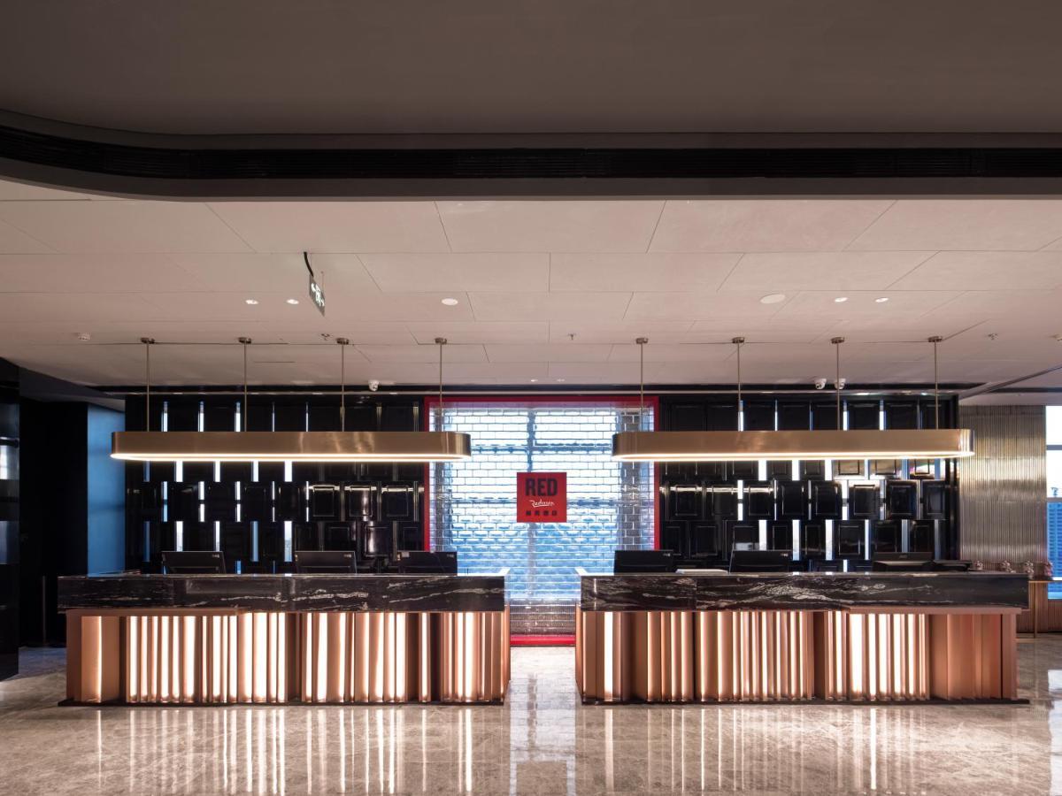 Radisson Red Hotel Zhuhai Gongbei Port Eksteriør bilde