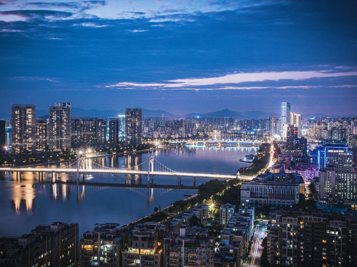 Radisson Red Hotel Zhuhai Gongbei Port Eksteriør bilde
