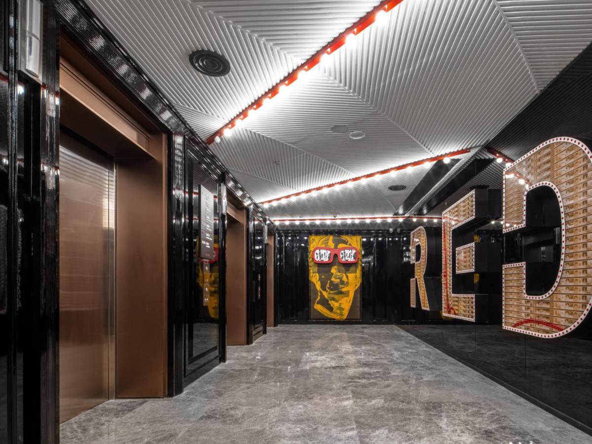Radisson Red Hotel Zhuhai Gongbei Port Eksteriør bilde