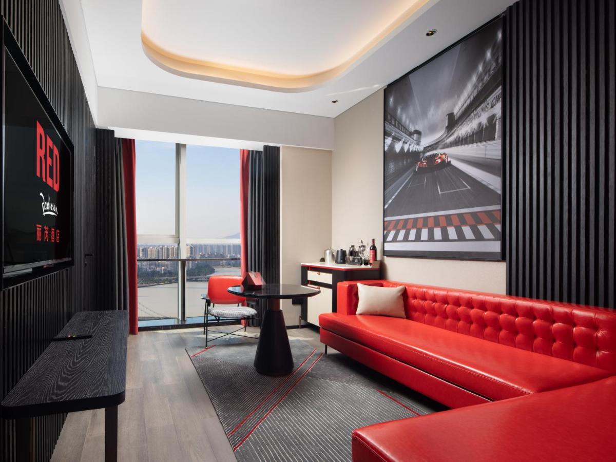 Radisson Red Hotel Zhuhai Gongbei Port Eksteriør bilde