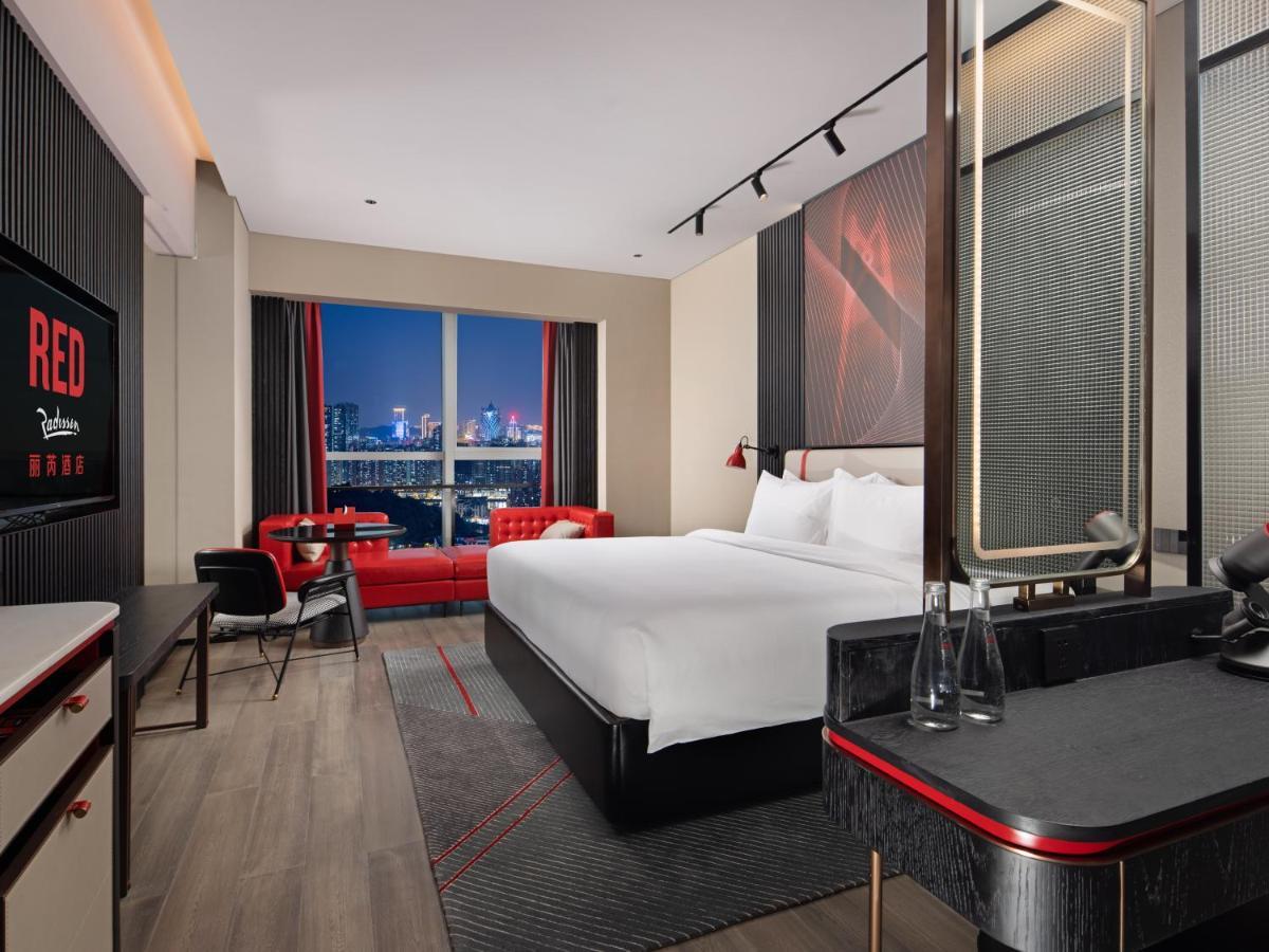 Radisson Red Hotel Zhuhai Gongbei Port Eksteriør bilde